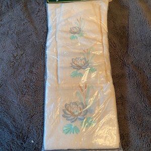 2/$40 Contessa Three piece towel set New
